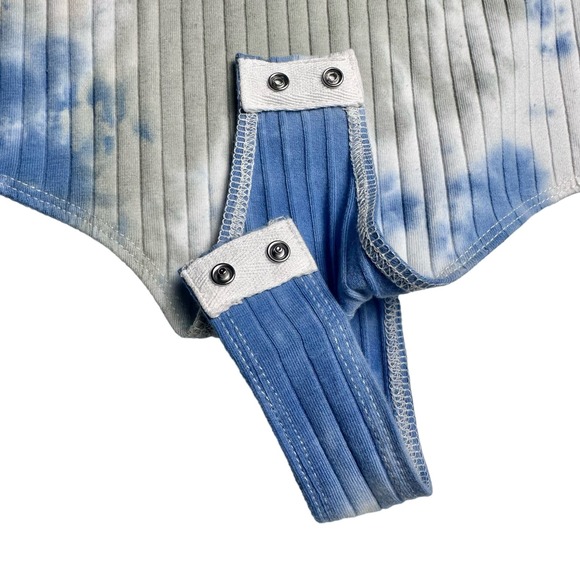 Le Lis | Women | Tie Dye Ribbed Texture Crotch Snap Body Suit | Large - Picture 8 of 10